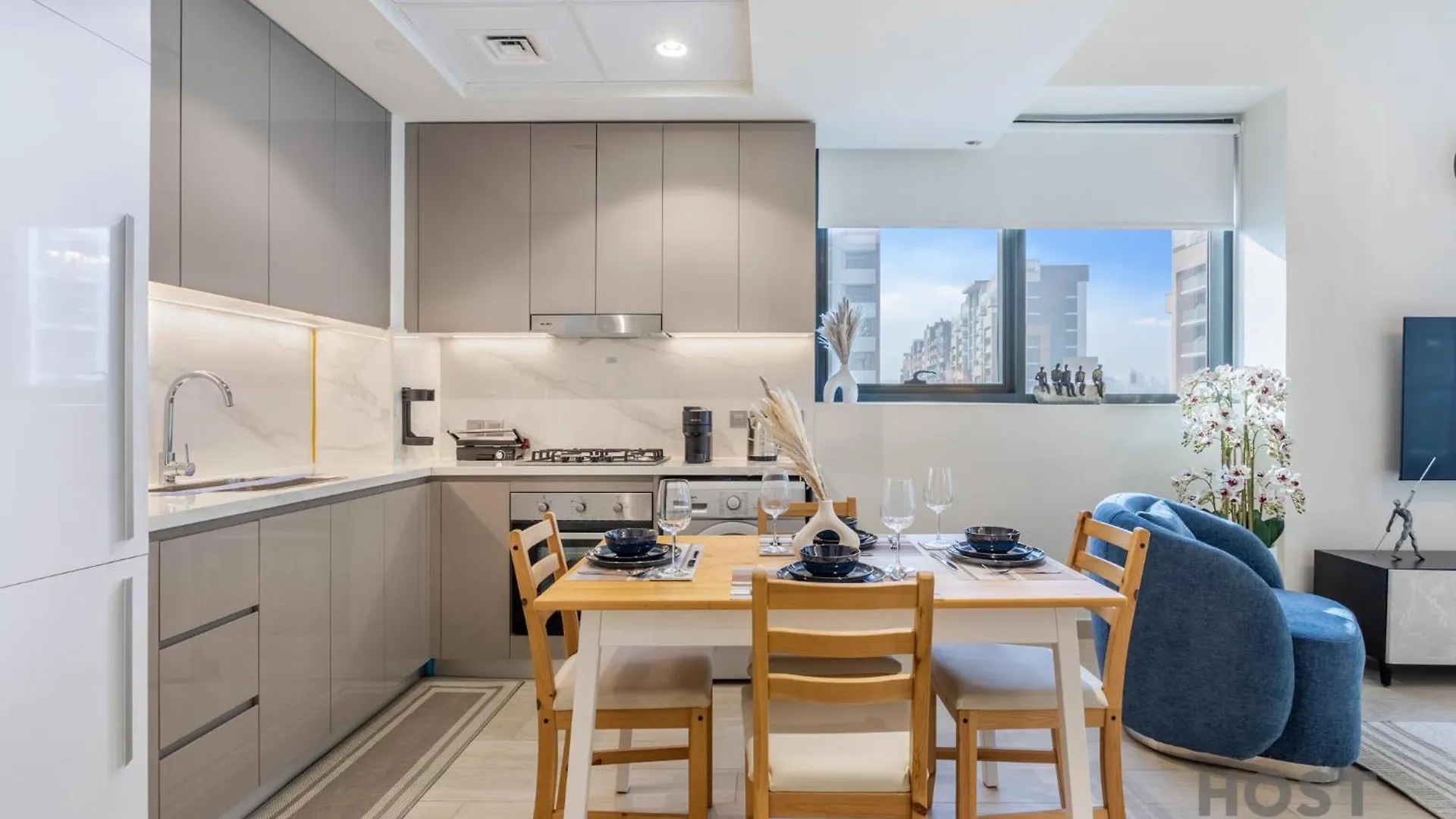 Bright 2Br At Azizi Riviera, Mbr Apartment Dubai