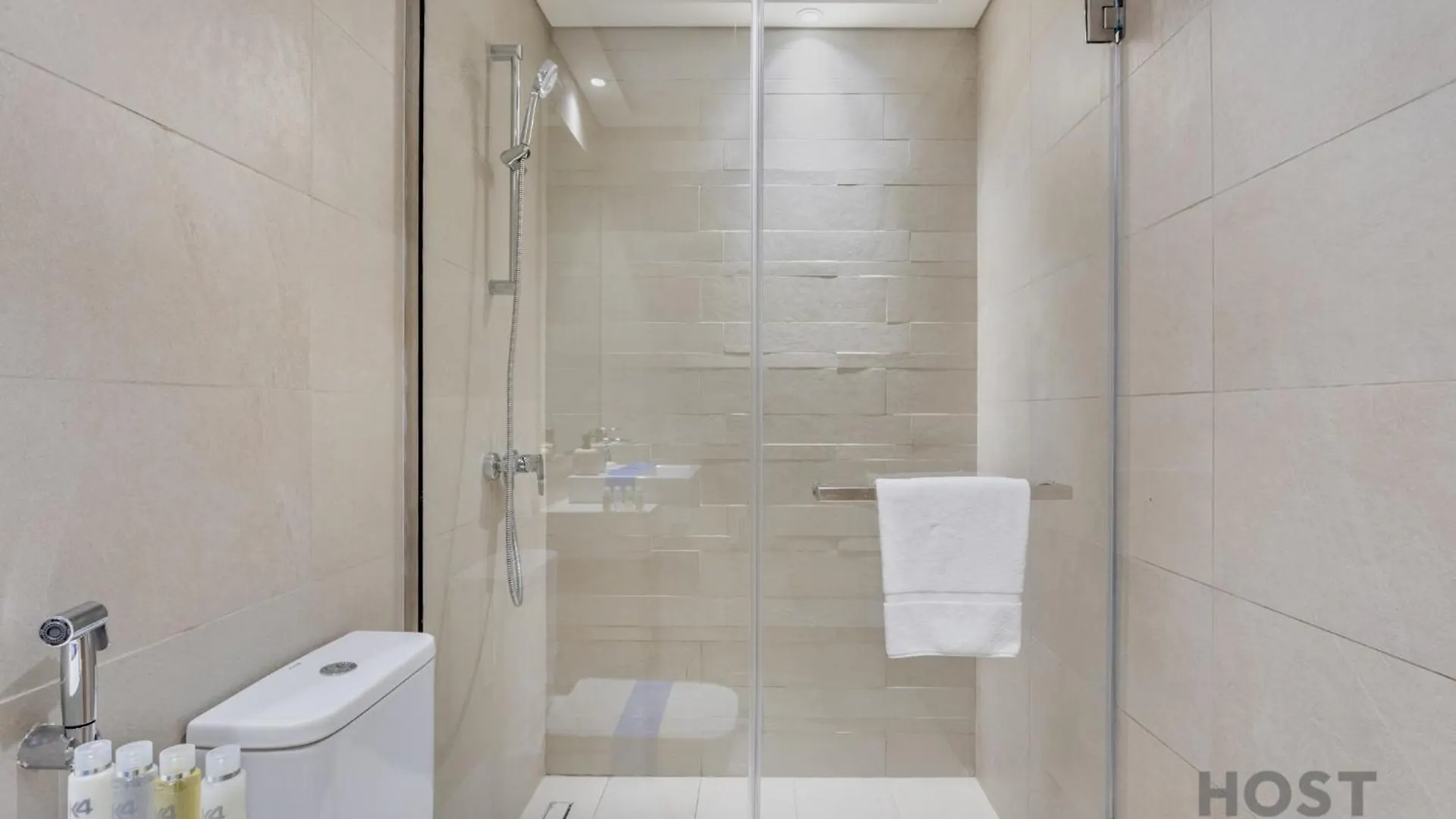Bright 2Br At Azizi Riviera, Mbr Apartment Dubai