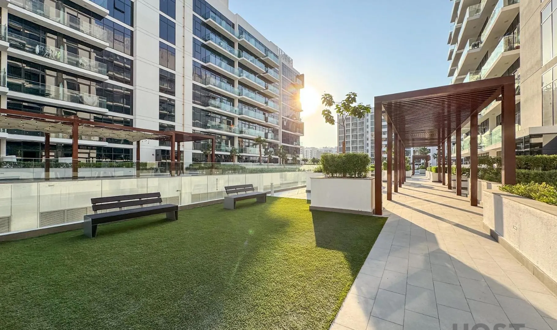Bright 2Br At Azizi Riviera, Mbr Apartment Dubai